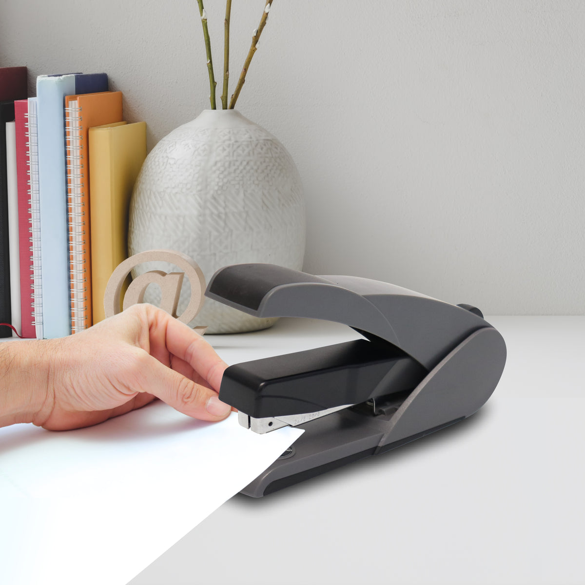 Light Touch Plastic Stapler 105*(24/6 26/6) Black